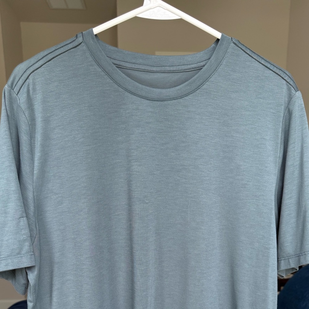Vuori Men’s Current Tech Tee (L) - Lake